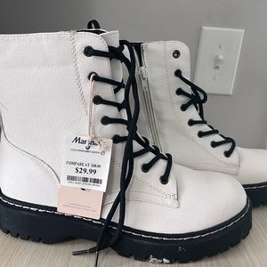 BRAND NEW WITH TAGS - DOC MARTIN “LIKE” Boots